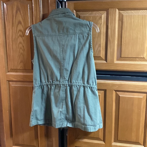 Vest - Picture 4 of 4